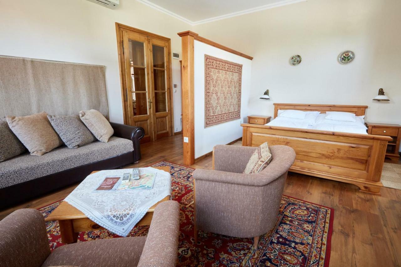 Sarok Vendeghaz Hotel Villany Exterior photo